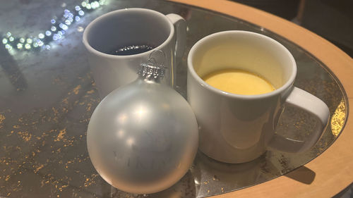 Decorating ornaments while enjoying gluhwein and eggnog.