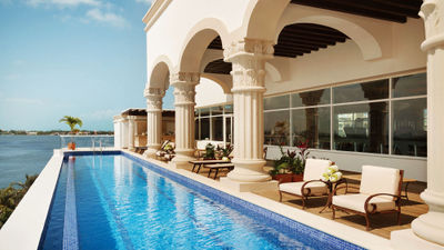 Swim-up accommodations at the Hyatt Zilara Cancun.