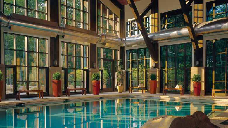 A pool at The Lodge at Woodloch, a WITT Certified spa resort in Pennsylvania's Poconos.